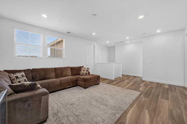 2145 Somers St, Roseville, CA 95747
