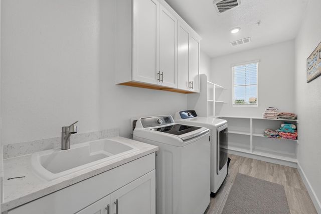 2145 Somers St, Roseville, CA 95747