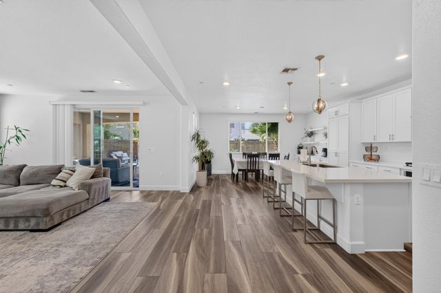 2145 Somers St, Roseville, CA 95747