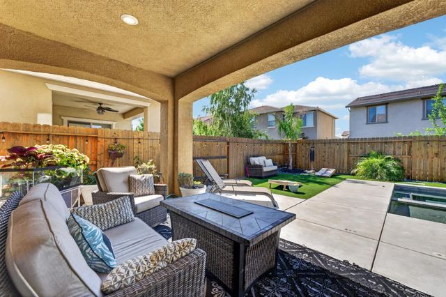 2145 Somers St, Roseville, CA 95747