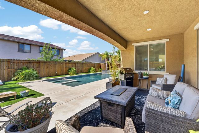 2145 Somers St, Roseville, CA 95747