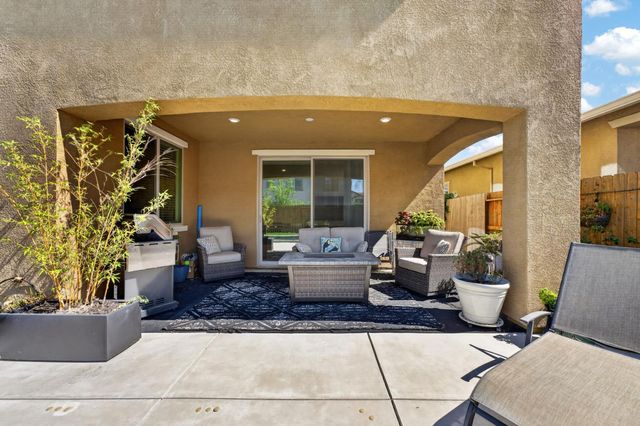 2145 Somers St, Roseville, CA 95747