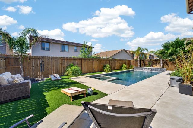 2145 Somers St, Roseville, CA 95747