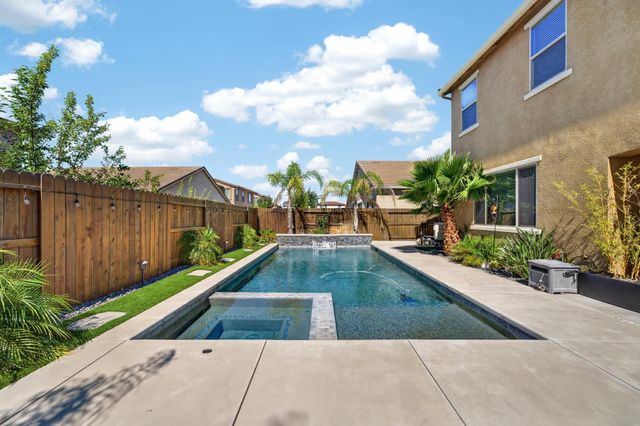 2145 Somers St, Roseville, CA 95747