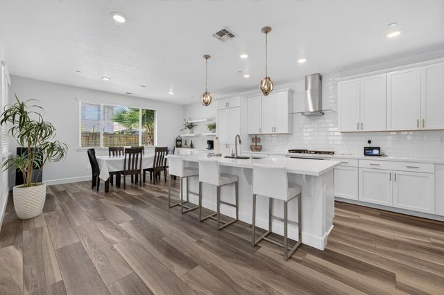 2145 Somers St, Roseville, CA 95747