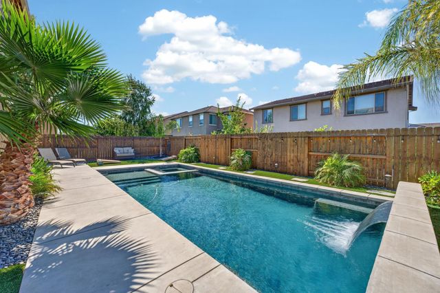 2145 Somers St, Roseville, CA 95747