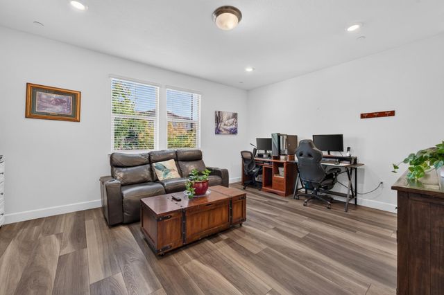 2145 Somers St, Roseville, CA 95747