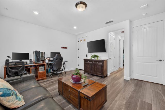 2145 Somers St, Roseville, CA 95747