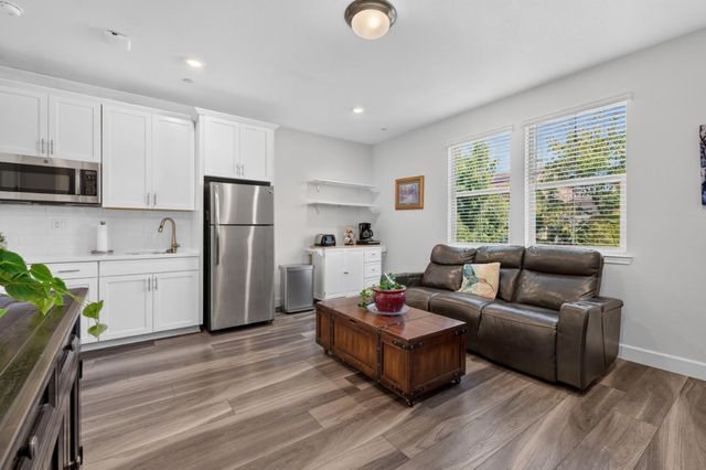 2145 Somers St, Roseville, CA 95747