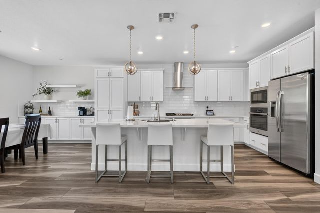 2145 Somers St, Roseville, CA 95747