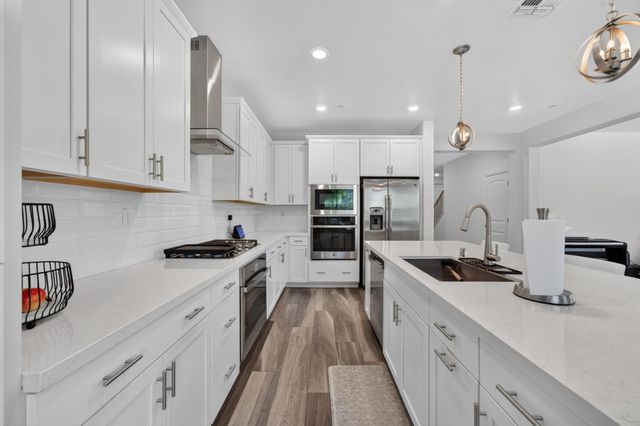 2145 Somers St, Roseville, CA 95747