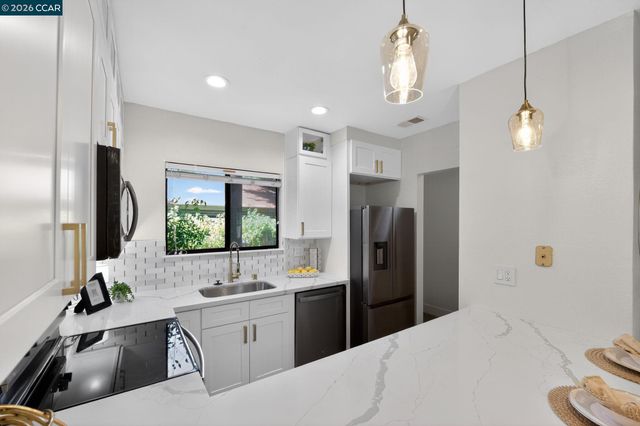 112 N Villa Way, Walnut Creek, CA 94595