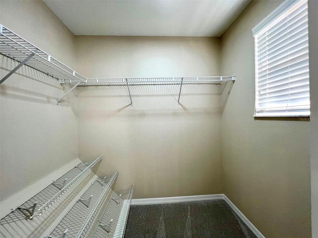 Image 13 of property listing at 5039 SHOREWOOD LANDING LANE, Oviedo, FL 32765