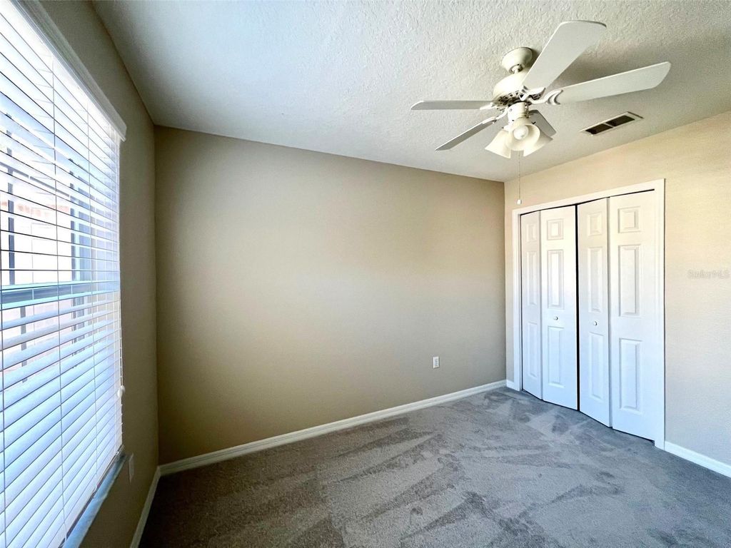 Image 15 of property listing at 5039 SHOREWOOD LANDING LANE, Oviedo, FL 32765