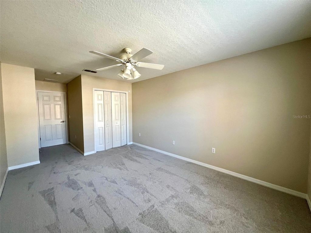 Image 17 of property listing at 5039 SHOREWOOD LANDING LANE, Oviedo, FL 32765