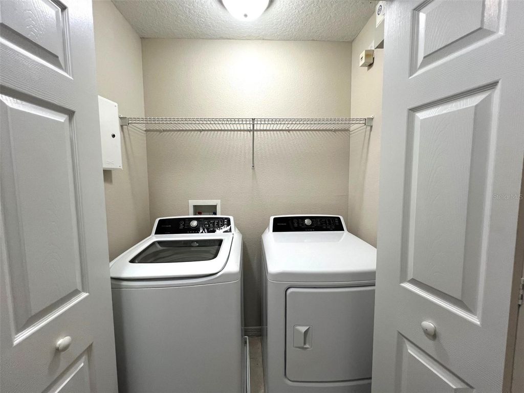 Image 19 of property listing at 5039 SHOREWOOD LANDING LANE, Oviedo, FL 32765