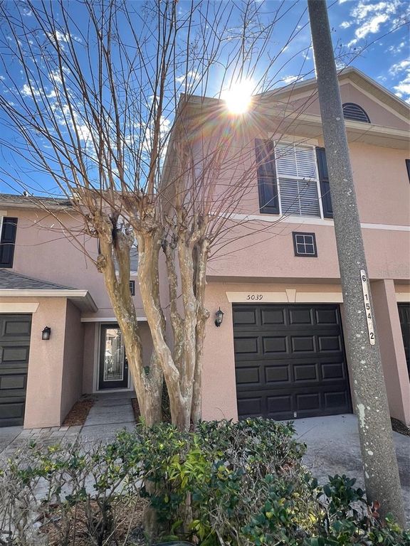 Image 21 of property listing at 5039 SHOREWOOD LANDING LANE, Oviedo, FL 32765