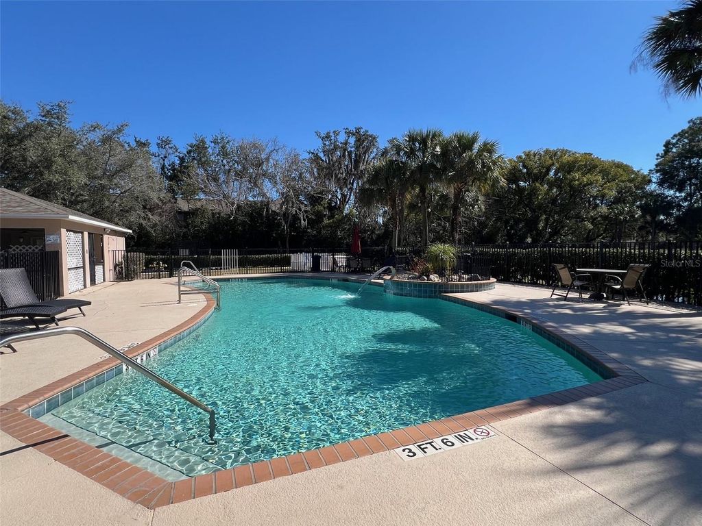 Image 22 of property listing at 5039 SHOREWOOD LANDING LANE, Oviedo, FL 32765