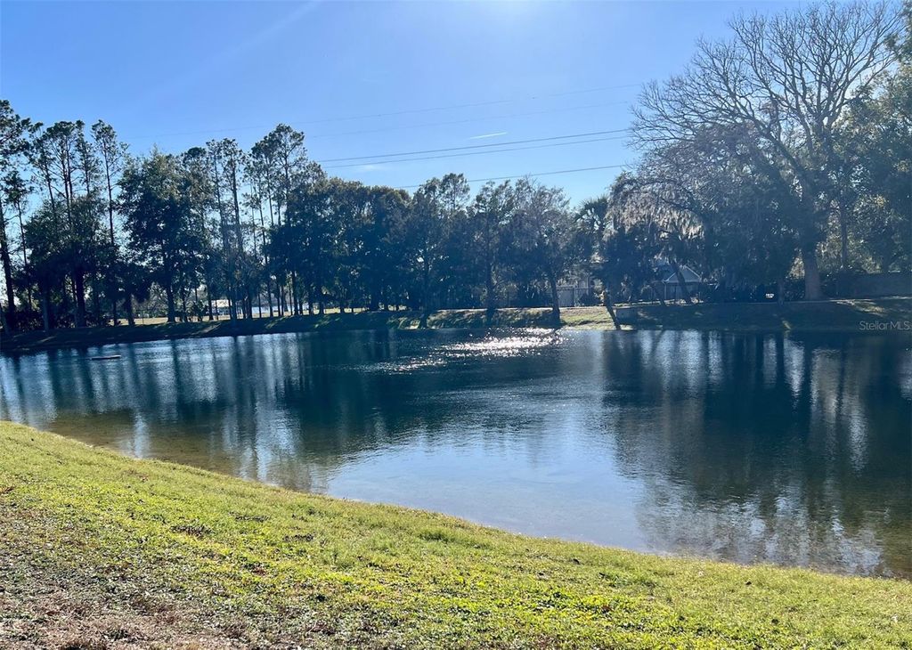 Image 24 of property listing at 5039 SHOREWOOD LANDING LANE, Oviedo, FL 32765