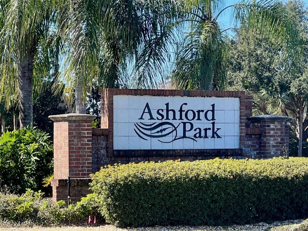 Image 25 of property listing at 5039 SHOREWOOD LANDING LANE, Oviedo, FL 32765