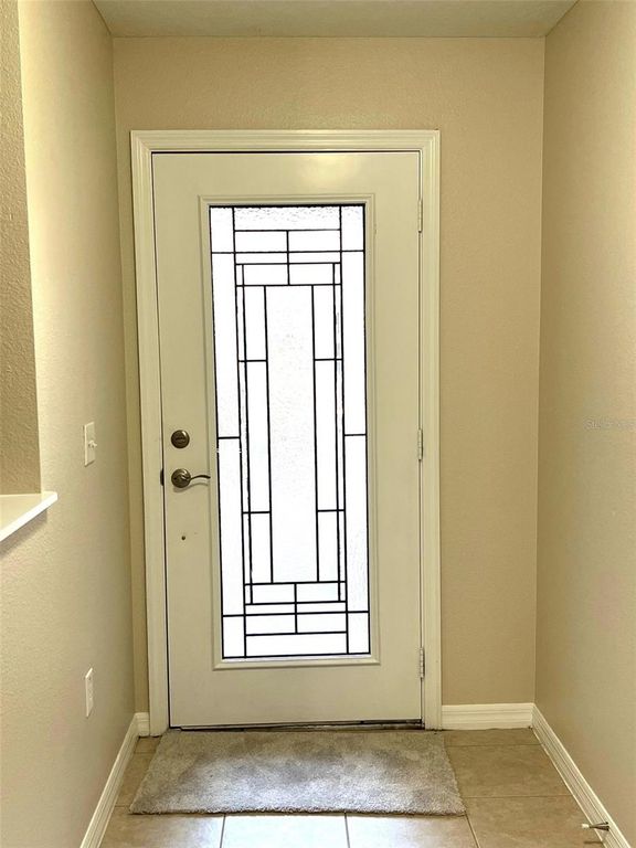 Image 6 of property listing at 5039 SHOREWOOD LANDING LANE, Oviedo, FL 32765