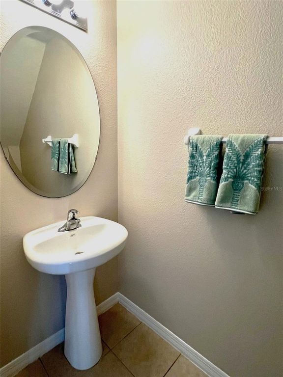 Image 8 of property listing at 5039 SHOREWOOD LANDING LANE, Oviedo, FL 32765