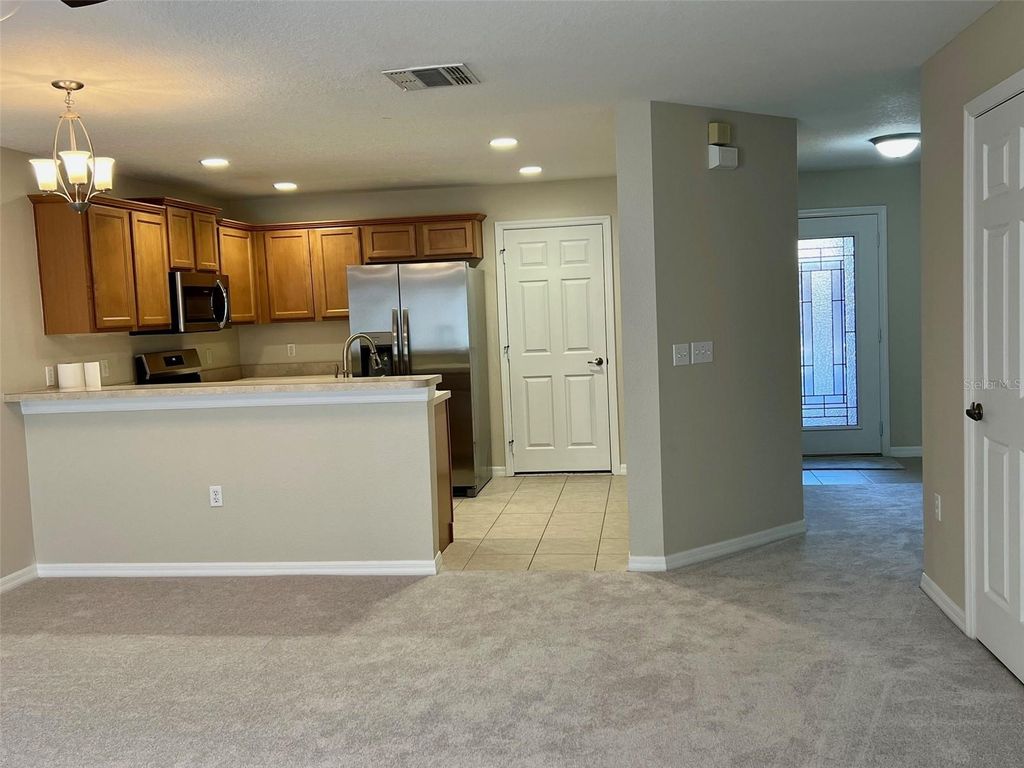 Image 9 of property listing at 5039 SHOREWOOD LANDING LANE, Oviedo, FL 32765