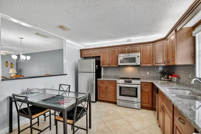 165 Amherst Lane, Lake Worth, FL 33467