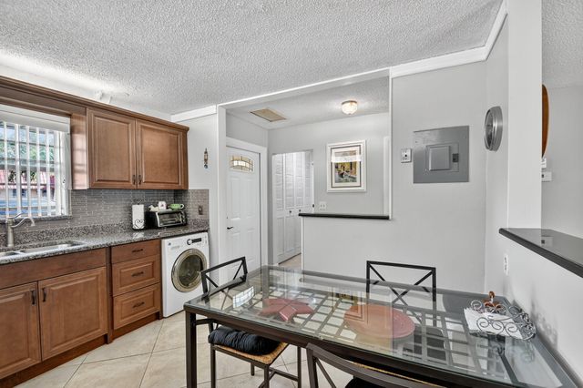 165 Amherst Lane, Lake Worth, FL 33467