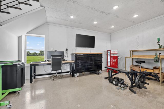 9082 Wolfe Run, Ponder, TX 76259