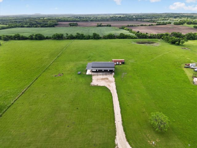 9082 Wolfe Run, Ponder, TX 76259