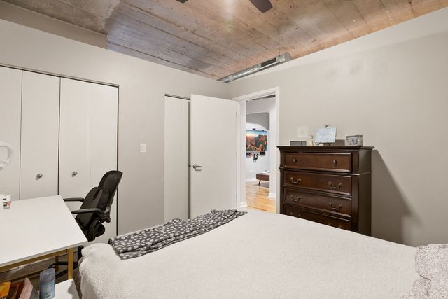 1069 W 14th Place 225, Chicago, IL 60608