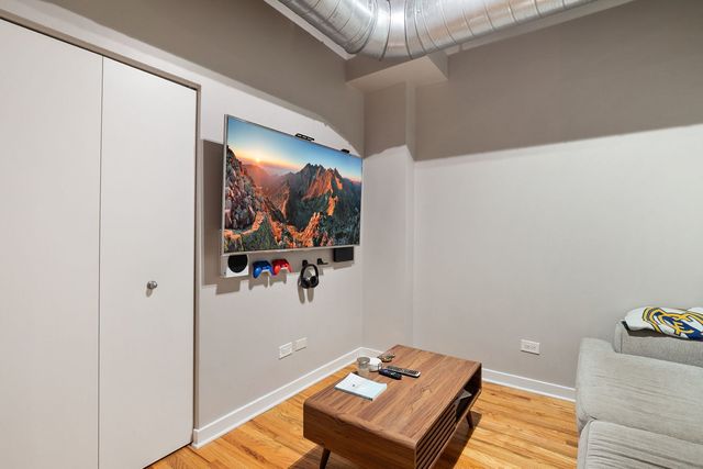 1069 W 14th Place 225, Chicago, IL 60608