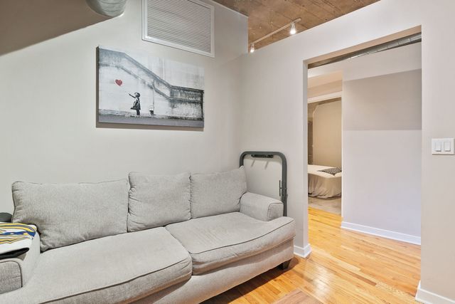 1069 W 14th Place 225, Chicago, IL 60608