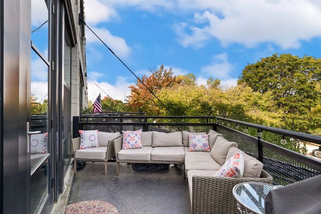 1069 W 14th Place 225, Chicago, IL 60608