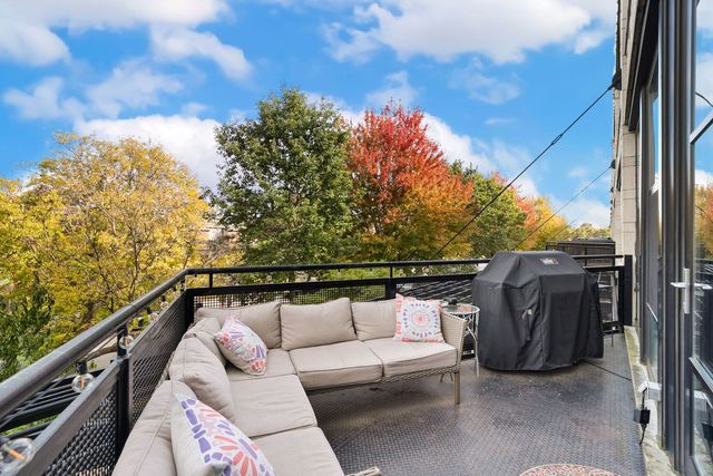 1069 W 14th Place 225, Chicago, IL 60608