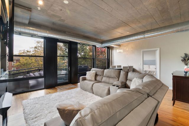 1069 W 14th Place 225, Chicago, IL 60608