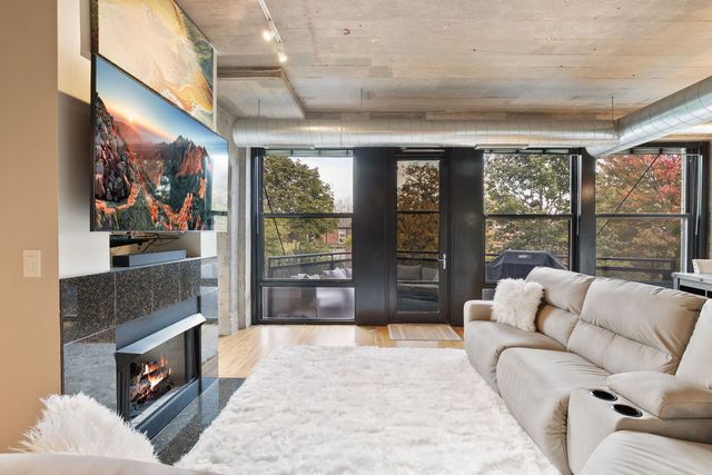 1069 W 14th Place 225, Chicago, IL 60608