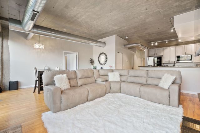 1069 W 14th Place 225, Chicago, IL 60608