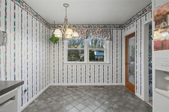 5 Crestmont PL, Newport News, VA 23606