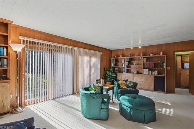 5 Crestmont PL, Newport News, VA 23606