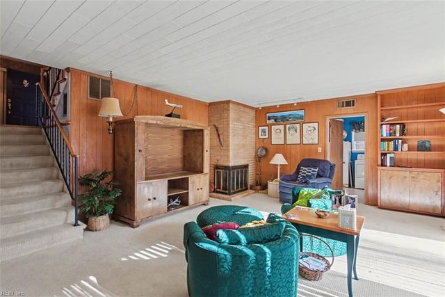 5 Crestmont PL, Newport News, VA 23606