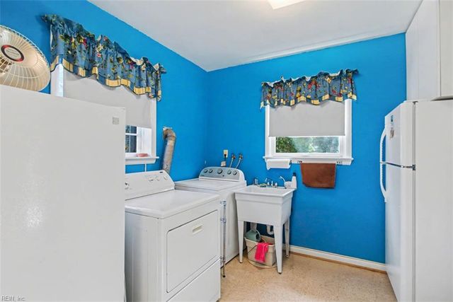 5 Crestmont PL, Newport News, VA 23606