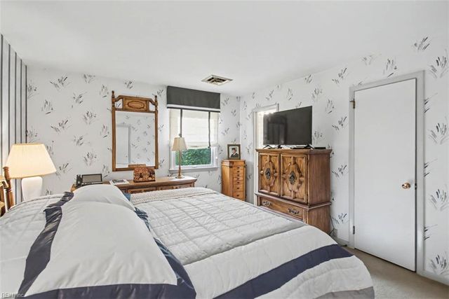 5 Crestmont PL, Newport News, VA 23606