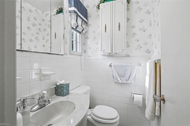 5 Crestmont PL, Newport News, VA 23606