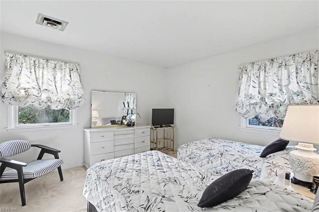 5 Crestmont PL, Newport News, VA 23606