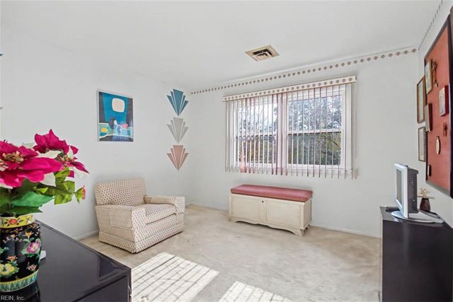 5 Crestmont PL, Newport News, VA 23606