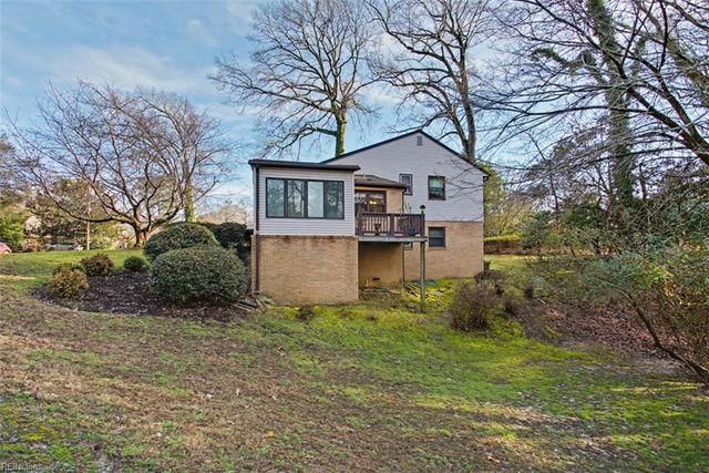 5 Crestmont PL, Newport News, VA 23606