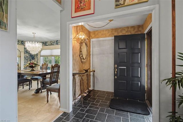 5 Crestmont PL, Newport News, VA 23606