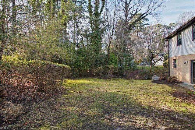 5 Crestmont PL, Newport News, VA 23606